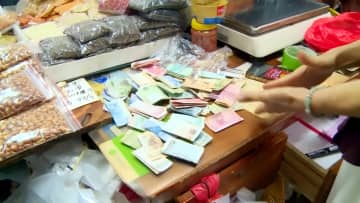 店にこっそりお金を投げ入れていく男性客、理由は謎―中国