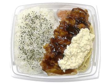 酸味・甘味のバランスが良いタルタルと、爽やかな後味の甘酢を絡めたジューシーなチキン南蛮のお弁当は1,000kcal超え! セブン‐イレブンが「チキン南蛮弁当」を発売