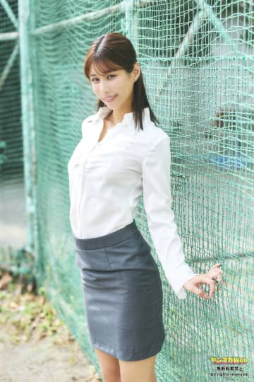 【グラビア】「働くお姉さん」谷碧さんの女教師風カット！ ヤンマガWebのグラビア公開