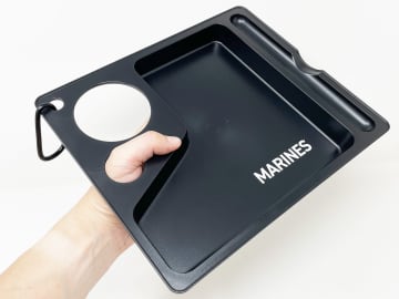 [本日の一品]行楽や野外音楽フェスで大活躍！ 便利なワンハンドトレイ