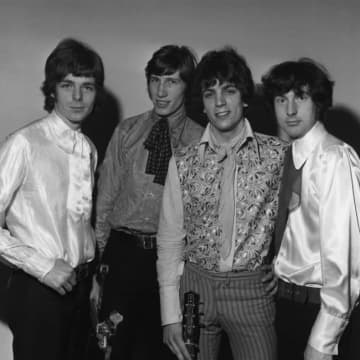 ピンク・フロイド『炎～あなたがここにいてほしい』50周年記念盤に桂冠詩人が詩を発表