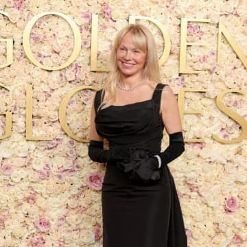 パメラ・アンダーソン、素顔で生きる選択とその意味を語る