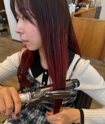 ロングヘアでもゆるふわっ！「立体感のある巻き髪」に仕上げる方法