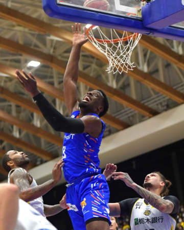 バスケットボールB1　茨城ロボッツ一歩及ばず　宇都宮に65-68