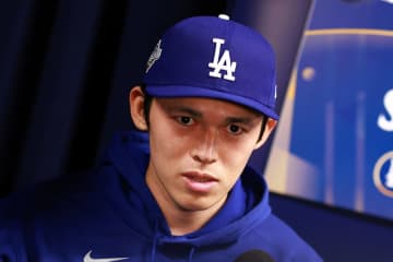 ロッテユニ姿の元アイドル、“23歳の日本人メジャーリーガー”から神対応！ 現地 LAで観たドジャース戦でまさかのプレゼントに感激「朗希くんがボール投げてくれた」