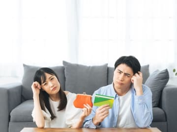 経済的な面で子どもを持つか悩んでいます。子どもがいない夫婦といる夫婦、貯金額ってどれくらい違うものですか？