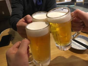 「ウーロン茶一杯で4500円」飲まない人の怒りに対し「お酒だけ特別視はおかしい」と反論も