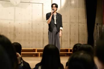 「Zoff」アンバサダー目黒蓮、学生たちの前にサプライズ登場！サングラスを通じて目の健康の大切さを発信