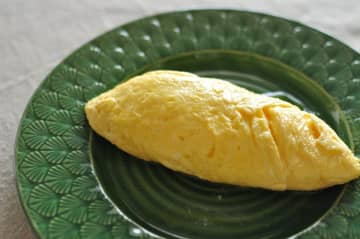 きれいに焼けない人へ！理想のふわとろ「プレーンオムレツ」を作るコツ