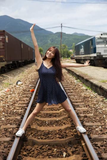 白間美瑠、成熟と透明感が共存する最新写真集が11月14日発売♪