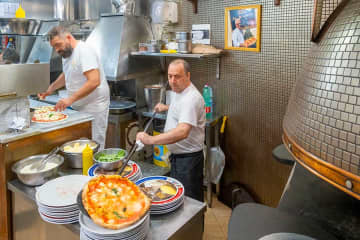 「イタリア人にドン引かれます」　本場・イタリアでは“絶対NG”　日本人“あるある”なピザの食べ方とは