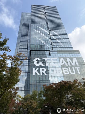 &TEAM、HYBE社屋をラッピング　南山タワーも韓国デビュー記念の特別点灯