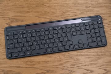 ロジクール、ソーラー充電で電池切れ知らずなワイヤレスキーボード