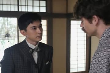 『ばけばけ』第25話、ヘブン（トミー・バストウ）が登校日も部屋から出てこない事態に