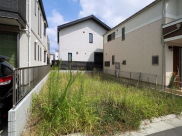 住宅街の“細長い土地”はどう活用すべき？「アパート」も「駐車場」も難しい土地の有効活用策とは？