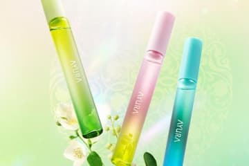 アユーラ“入浴料”生まれのフレグランス定番化、グラデボトルの和の香りも