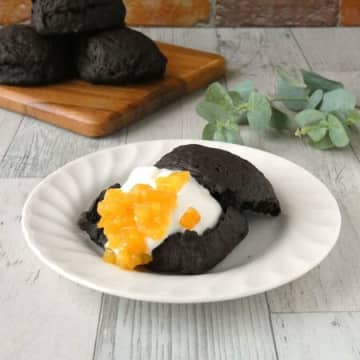 混ぜて焼くだけ！「ブラックココアのスコーン」