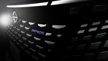 NMC、新型「エルグランド」ベースのカスタムカー「AUTECH」登場予告