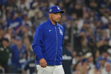 【ＭＬＢ】ドジャース・ロバーツ監督もお手上げ？１イニング３暴投の〝自滅〟でため息「フゥ…」