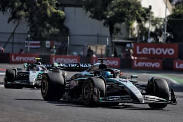 ラッセルの契約に「結果を出せば2027年まで自動更新」の特別条項あり。フェルスタッペン加入の可能性は消えずもシート確保か