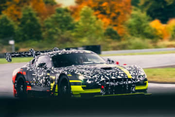 メルセデスAMG、V8エンジン搭載の新型GTコンセプトカーのテスト走行画像を初公開