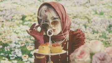 平手友梨奈、新曲「失敗しないメンヘラの育て方」MV公開　恋愛を“栽培マニュアル”に見立てて表現