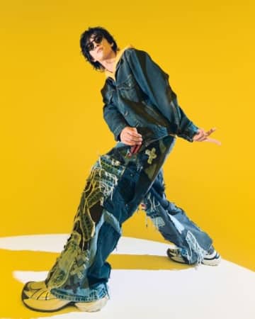 ASICS WORKINGのドキュメンタリー映像で流れる曲は?