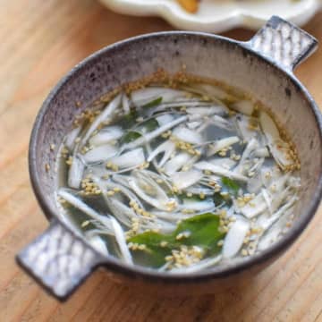 お湯を注ぐとすぐ飲める♪簡単「即席スープ」レシピ