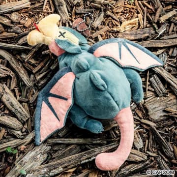 “ゲリョス”のぬいぐるみポーチは本日発売！　死んだふりする姿を表現、ファミマ限定モンハングッズ