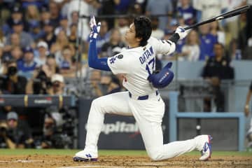 ドジャースWS連覇に赤信号　打線つながらず４安打15三振、守備で綻び３暴投完敗…ブルージェイズは32年ぶり世界一王手、第６戦以降は熱狂トロントへ