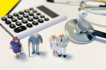 10月から「後期高齢者医療制度」の“自己負担額”が高くなる!? 1ヶ月の負担増加額を“3000円”までとする「配慮措置」があったことをご存じですか？