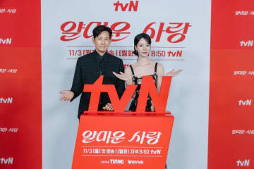 イ・ジョンジェ、“18歳年下”女優にいじられながら撮影？「僕が年上なのに、何で…」