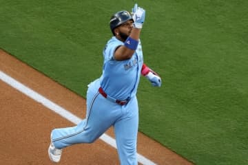 「ホームランよりも勝利が嬉しい」初回に豪快弾！ POで８本塁打のゲレーロJr.が好調の要因を語る「楽しみながらも勝つ」