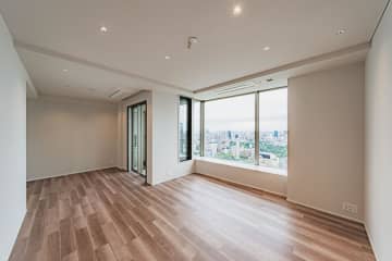 パークコート赤坂ザ・タワー 39階｜「赤坂」駅徒歩8分。煌めく都心を見晴らし、緑に寄り添う。100㎡超、22帖のLDK。陽当たり・眺望良好な2LDK