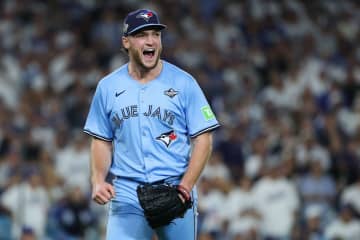 【MLB】ブルージェイズ・２２歳の新人イエサベージが１２奪三振の快投　３２年ぶりのＷＳ制覇に王手