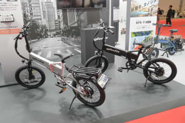glafit、進化した"二刀流バイク"とペットと乗れる特定原付【モビショー2025】