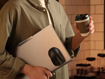 【次世代マウス爆誕】ESRから「MagMouse」が登場！PCにマグネットで固定して持ち運びOK、内蔵USB-Cケーブルで「1分充電→4時間駆動」の超高性能モデル！