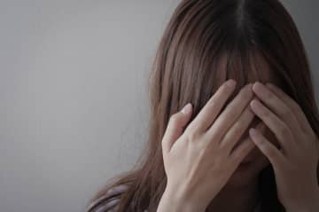 「下着が見えちゃうよ」「体型良いね」元同僚に性的発言や“ちゃん付け”呼び…繰り返された言動をセクハラ認定　裁判所が慰謝料を命じた背景