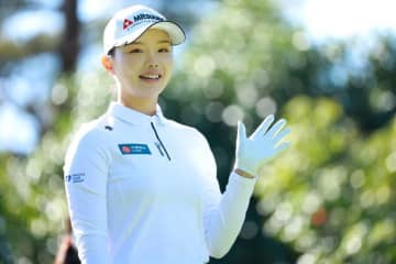 暗闇の中、浮かび上がるクールな表情！ セキ・ユウティンのいつもと違う雰囲気が話題「なんかエキゾチック」「雰囲気がちがう…大人っぽい」