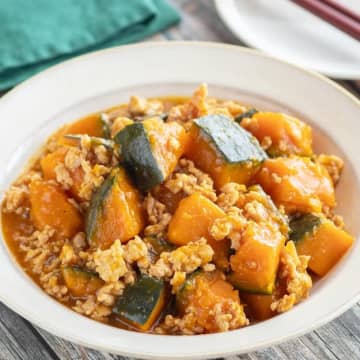 【このかぼちゃ料理、作ったら秒で消えるぞ】「この味付け、マジで天才」気づいたら鍋が空っぽ！かぼちゃの簡単煮物レシピ