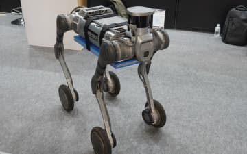 TDKの磁気センサと「CIMT」技術で人間や物体の動きを捉える VISIONOIDが四足歩行ロボットのコンセプトモデル展示