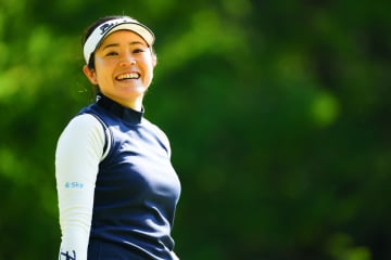 仲宗根澄香が2週ぶり下部6勝目へ首位浮上 1打差2位に平岡瑠依