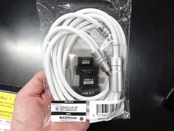 8Kポーリング対応3股ゲーミングUSBケーブルのホワイトモデル