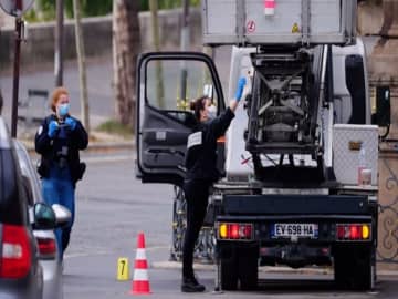 ルーブル美術館の強盗、新たに容疑者５人を逮捕　パリ検察