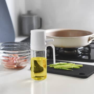 油の量を1/6にカット！片手で1プッシュするだけの「オイルスプレー」が超便利