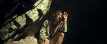 袋に入れられ15メートルの海中に沈められる　体当たりの演技も　「モンテ・クリスト伯」