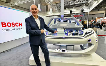 ボッシュ、SDVで実現可能な機能やサービスを盛り込んだ展示車 クリスチャン・メッカー社長がプレゼン