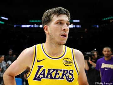 レブロンとドンチッチ不在もレイカーズがウルブズに勝利…リーブスが値千金の決勝弾を成功