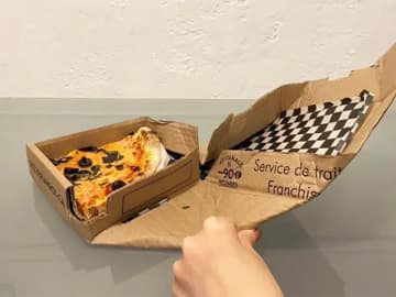 食べきれなかった宅配ピザ　持ち帰るのに箱が大きい…解決策に「すぐ試したい」