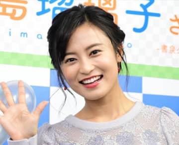 小島瑠璃子「すっぴんボサボサの私」、金髪で眩しい笑顔　こどもとの時間を報告